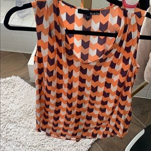 Sleeveless blouse with neck